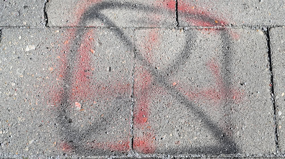 694 rechte Straftaten in nur drei Monaten - darunter waren im dritten Quartal dieses Jahres auch körperliche Attacken. (Symbolbild) / Foto: Patrick Pleul/dpa