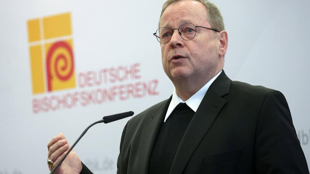 Bischof Bätzing macht sich Sorgen über die Vertrauenskrise in der Gesellschaft. (Archivbild) / Foto: Karl-Josef Hildenbrand/dpa