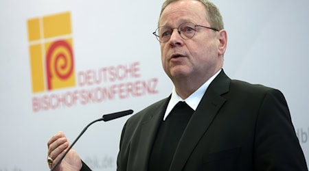 Bischof Bätzing macht sich Sorgen über die Vertrauenskrise in der Gesellschaft. (Archivbild) / Foto: Karl-Josef Hildenbrand/dpa