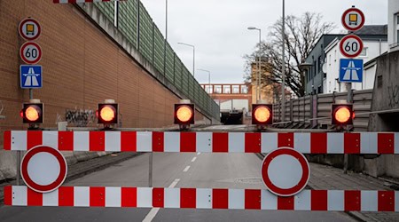 Arbeiten im Tunnel Grenzallee sind die Ursache für die etwa dreistündige Sperrung der A100. (Symbolbild) / Foto: Christophe Gateau/dpa
