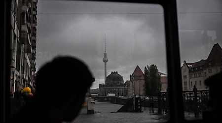 Berlin zeigt sich am Wochenende laut Deutschem Wetterdienst von seiner ungemütlichen Seite. (Symbolbild) / Foto: Britta Pedersen/dpa
