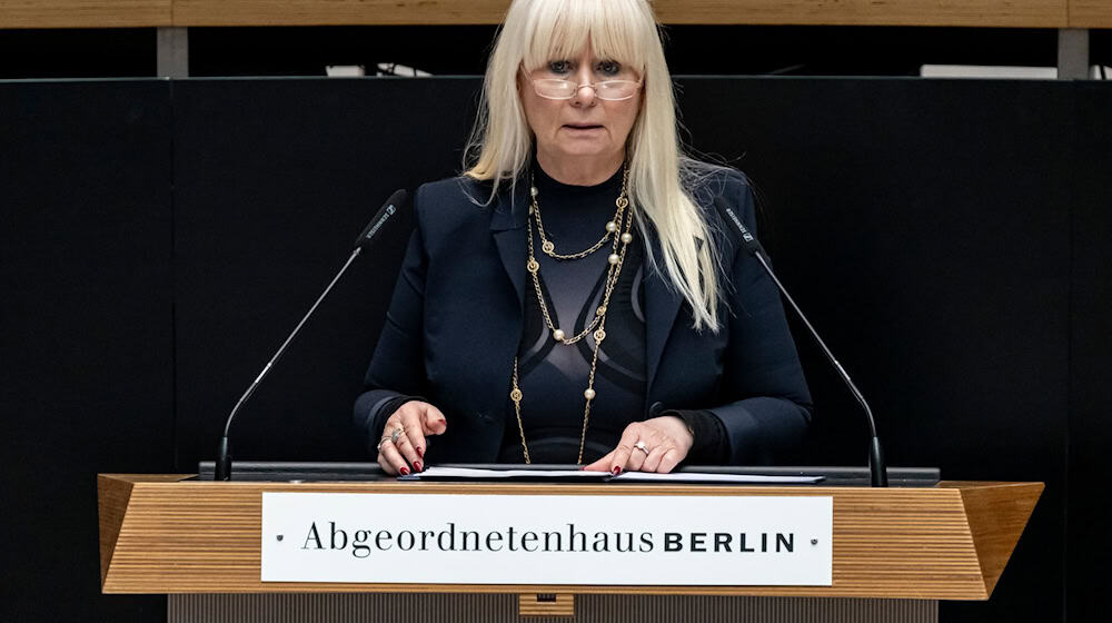 Berlins Innensenatorin Iris Spranger (SPD) sieht bei der Drohnenabwehr Handlungsbedarf.   / Foto: Fabian Sommer/dpa