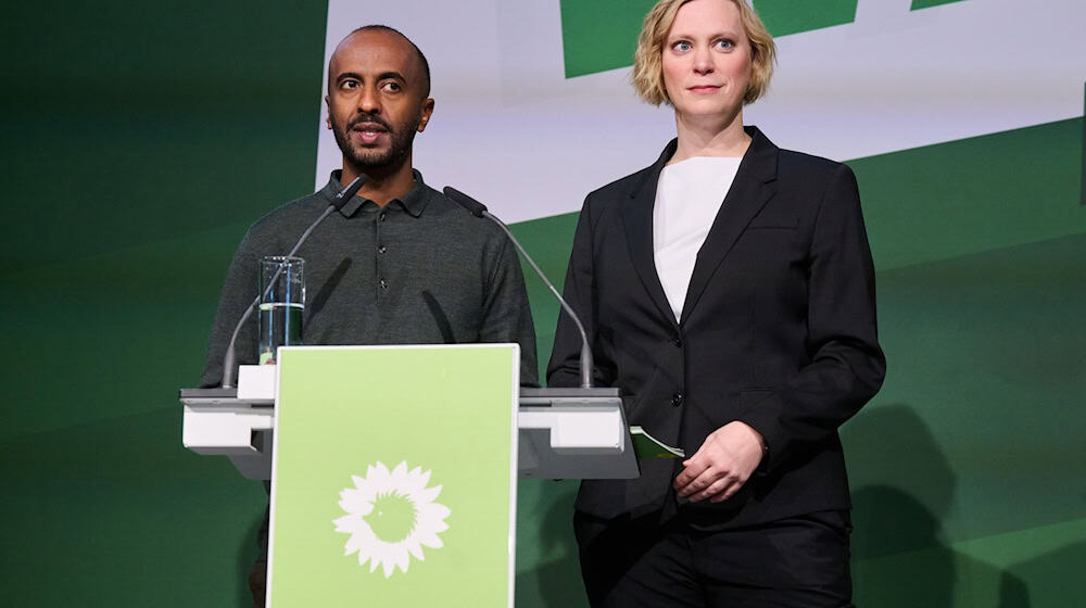 Nina Stahr und Philmon Ghirmai bilden seit 2023 die Doppelspitze der Berliner Grünen.    / Foto: Annette Riedl/dpa