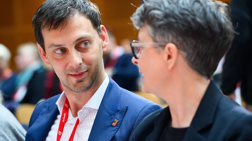 Die bisherigen Berliner SPD-Chefs Martin Hikel und Nicola Böcker-Giannini wollten eine Parteireform anstoßen. (Archivbild)    / Foto: Bernd von Jutrczenka/dpa