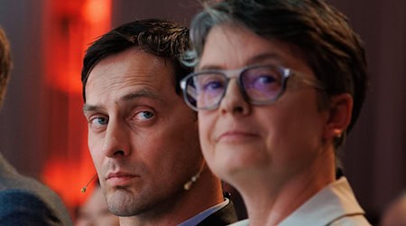 Nicola Böcker-Giannini (r) bildete seit 2024 zusammen mit Martin Hikel die Doppelspitze der Berliner SPD. (Archivbild) / Foto: Carsten Koall/dpa