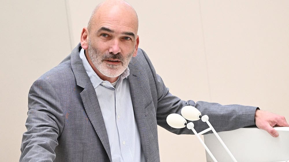 Der stellvertretende Brandenburger BSW-Fraktionsvorsitzende Christian Dorst tritt zurück. (Archivbild) / Foto: Jens Kalaene/dpa