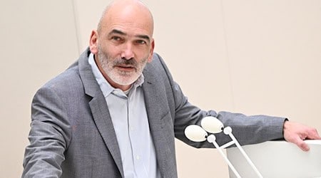 Der stellvertretende Brandenburger BSW-Fraktionsvorsitzende Christian Dorst tritt zurück. (Archivbild) / Foto: Jens Kalaene/dpa