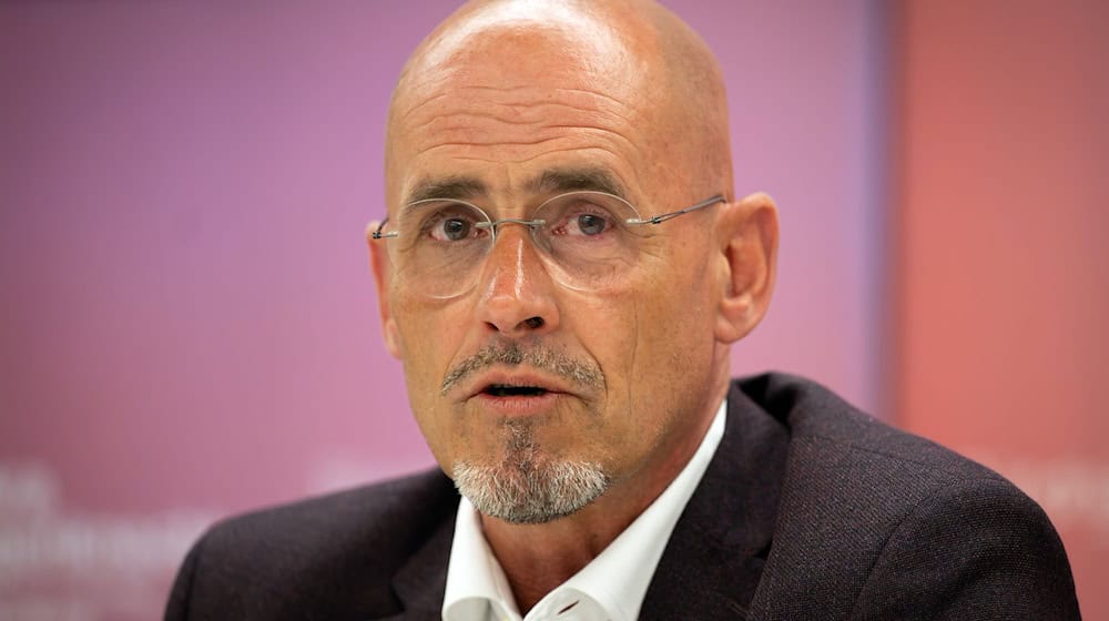 Brandenburgs BSW-Fraktionschef Niels-Olaf Lüders verteidigt die Bedenken gegen zwei Medienstaatsverträge. (Archivbild) / Foto: Soeren Stache/dpa