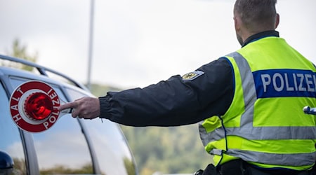 Die Bundespolizei kontrolliert an den Grenzen zu Deutschland stichprobenartig. (Archivfoto)  / Foto: Harald Tittel/dpa