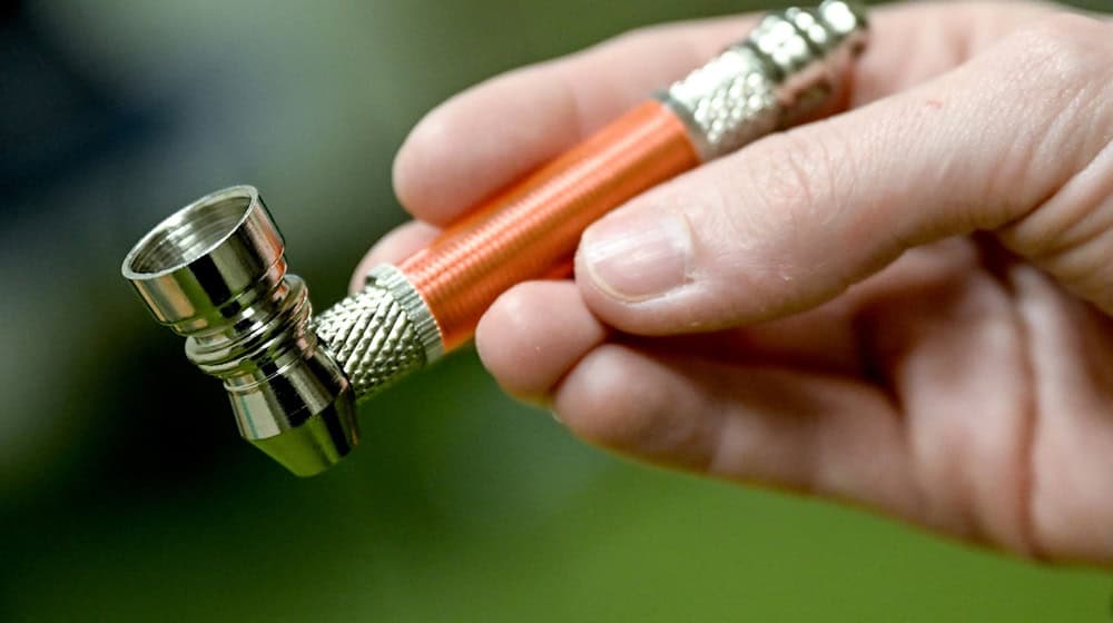 Meistens wird Crack in einer Pfeife geraucht, in seltenen Fällen wird es gespritzt. / Foto: Britta Pedersen/dpa