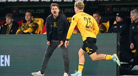  Im Testspiel gegen Drittligist Energie Cottbus traf Dresdens Jonas Oehmichen (r) zur Führung. (Archivbild)  / Foto: Robert Michael/dpa