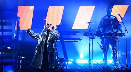 Die Pet Shop Boys sind nur ein prominenter Name auf der Benefiz-Compilation. (Archivbild) / Foto: Felix Hörhager/dpa Die Pet Shop Boys sind nur ein prominenter Name auf der Benefiz-Compilation. (Archivbild) / Foto: Felix Hörhager/dpa