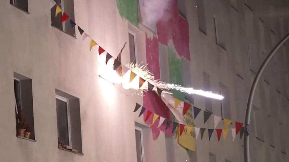 Nach der Räumung teils besetzter Häuser in der Habersaathstraße kommt es immer wieder zu Zwischenfällen und Polizeieinsätzen. (Archivbild) / Foto: Sven Kaeuler/dpa