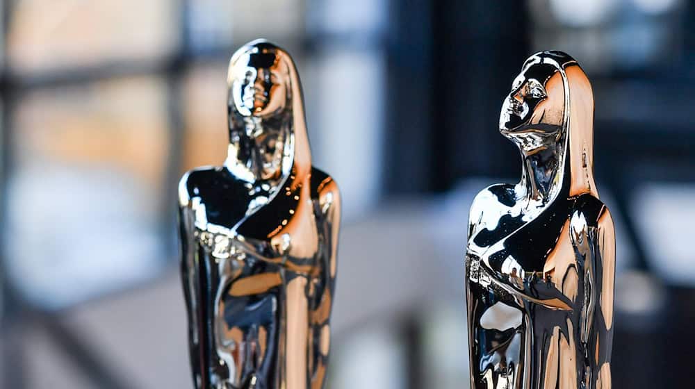 Die Statuetten des Europäischen Filmpreises. (Archivfoto) / Foto: Jens Kalaene/dpa