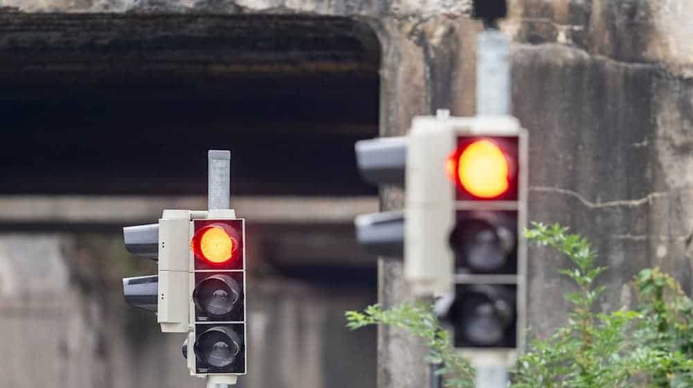 Ampeln fallen in Berlin oft ganz aus. (Archivfoto) / Foto: David Inderlied/dpa