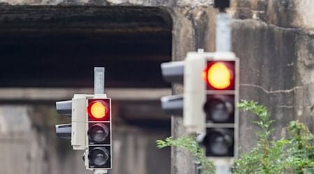 Ampeln fallen in Berlin oft ganz aus. (Archivfoto) / Foto: David Inderlied/dpa