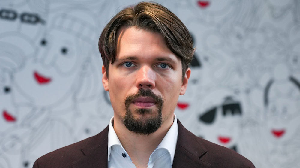 Der Potsdamer Politikwissenschaftler Jan Philipp Thomeczek beleuchtet das Krisentreffen der BSW-Landtagsfraktion (Archivbild). / Foto: Soeren Stache/dpa