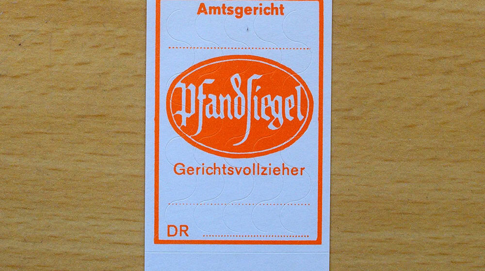 Gerichtsvollzieher nutzen Pfandsiegel, um gepfändete Wertgegenstände zu kennzeichnen. (Symbolbild) / Foto: Klaus-Dietmar Gabbert/dpa