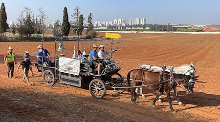Der Friedenstreck war im Mai in Potsdam gestartet und ist nun in Jerusalem angekommen. / Foto: Donata Castell/Friedesglocken e. V./dpa