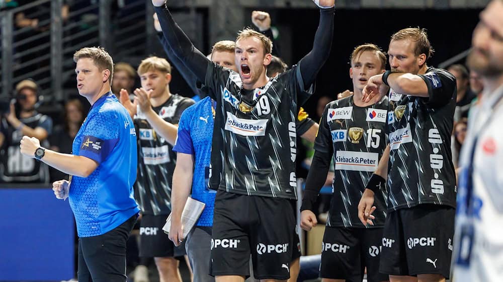 Welthandballer Mathias Gidsel und seine Füchse haben gerade in der Königsklasse viel Grund zum Jubeln. (Archivbild) / Foto: Andreas Gora/dpa