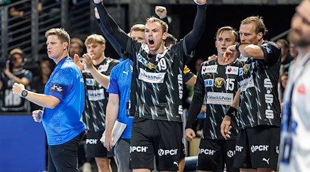 Welthandballer Mathias Gidsel und seine Füchse haben gerade in der Königsklasse viel Grund zum Jubeln. (Archivbild) / Foto: Andreas Gora/dpa