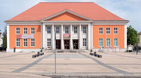 In Rathenow haben Brandenburger Landesregierung und Landtag an den Mauerfall und die friedliche Revolution erinnert (Archivbild). / Foto: Soeren Stache/dpa-Zentralbild/ZB