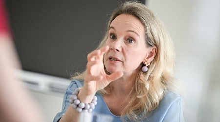 Sarah Wedl-Wilson (parteilos) ist seit Mai 2025 Berliner Kultursenatorin. (Archivbild)   / Foto: Jens Kalaene/dpa