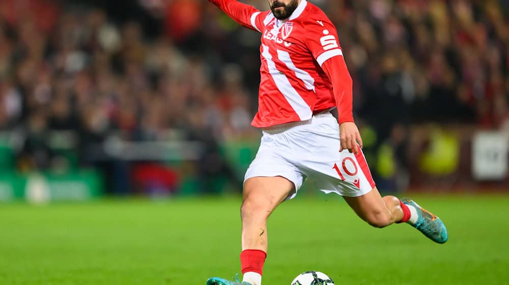 Auch der eingewechselte Tolcay Cigerci konnte die erste Heimniederlage von Energie Cottbus nicht verhindern. (Archivbild) / Foto: Robert Michael/dpa