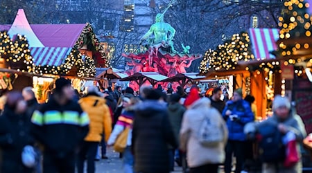 Die meisten Berliner Weihnachtsmärkte öffneten am Montag. (Archivbild) / Foto: Jens Kalaene/dpa/dpa-tmn