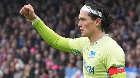 Sieg zum Geburtstag: Fabian Reese beschenkt sich mit dem nächsten Dreier.  / Foto: Marcus Brandt/dpa