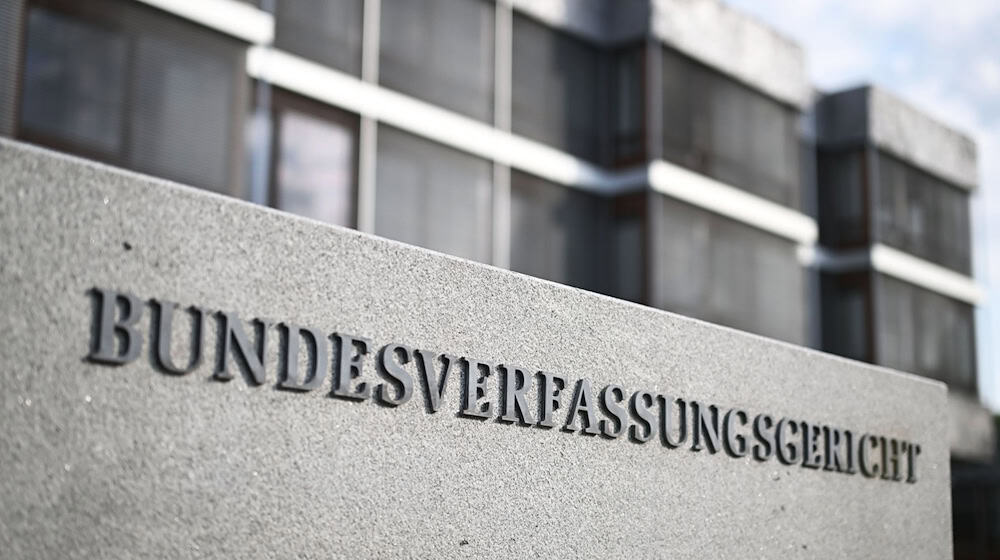 Karlsruhe hat die Anforderungen an Durchsuchungen im Rahmen von Abschiebungen geprüft. (Archivbild) / Foto: Uli Deck/dpa