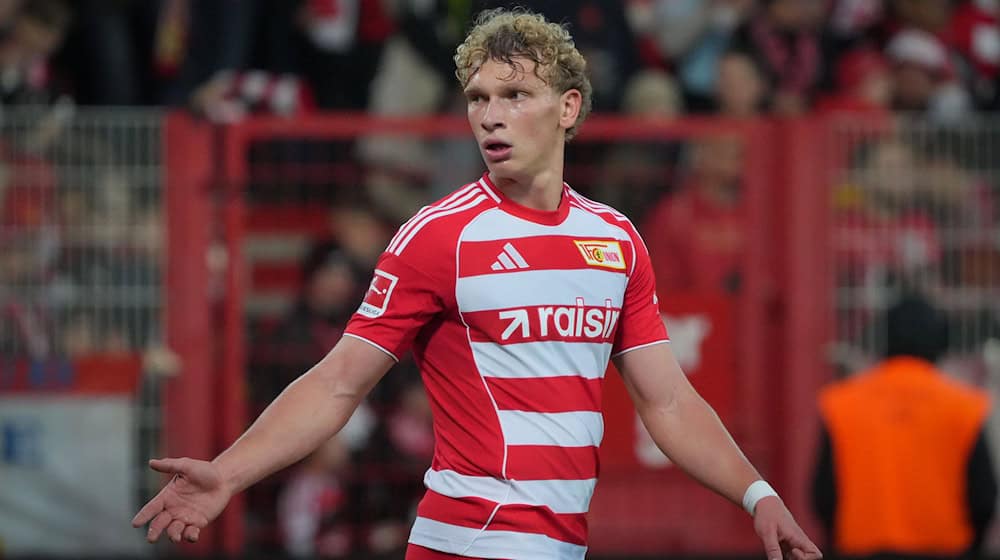 Union Berlins Leopold Querfeld freut sich auf die Duelle mit Harry Kane.  / Foto: Soeren Stache/dpa