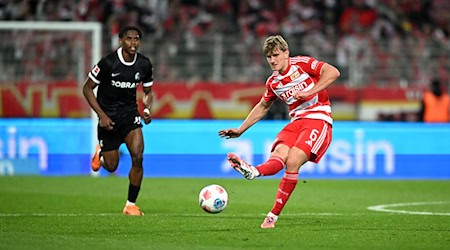 Der Unioner Aljoscha Kemlein (r) freut sich auf das Auswärtsspiel bei seinem Ex-Verein St. Pauli. / Foto: Elisa Schu/dpa