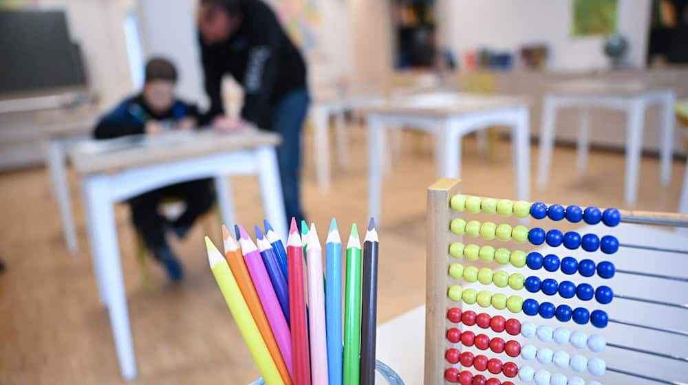In der «Arche» bekommen Kinder Mittagessen, Freizeitangebote oder Hausaufgabenbetreuung - alles kostenlos. (Archivbild) / Foto: Bernd Weißbrod/dpa