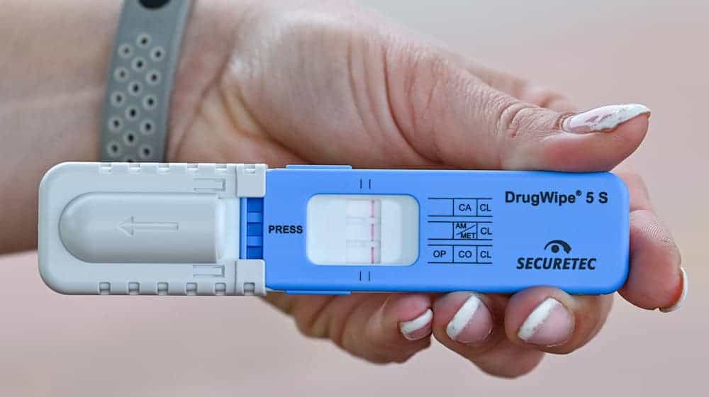 Die Polizei nutzt bei Verkehrskontrollen Drogenschnelltests. (Symbolbild)  / Foto: Patrick Pleul/dpa