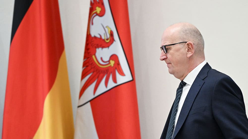 Dietmar Woidke (SPD) weiß um die finanziellen Schwierigkeiten der Städte und Gemeinden. (Archivbild) / Foto: Jens Kalaene/dpa