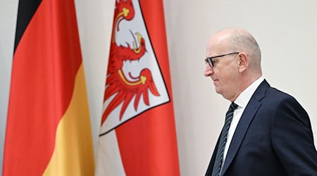 Dietmar Woidke (SPD) weiß um die finanziellen Schwierigkeiten der Städte und Gemeinden. (Archivbild) / Foto: Jens Kalaene/dpa