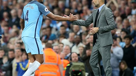 Vincent Kompany (l) und Pep Guardiola verbindet eine besondere Beziehung. (Archivbild) / Foto: Martin Rickett/Press Association/dpa