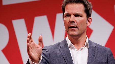 Der designierte Spitzenkandidat der Berliner SPD, Steffen Krach, hält die Kritik an seiner Partei für absurd. (Archivbild)  / Foto: Carsten Koall/dpa