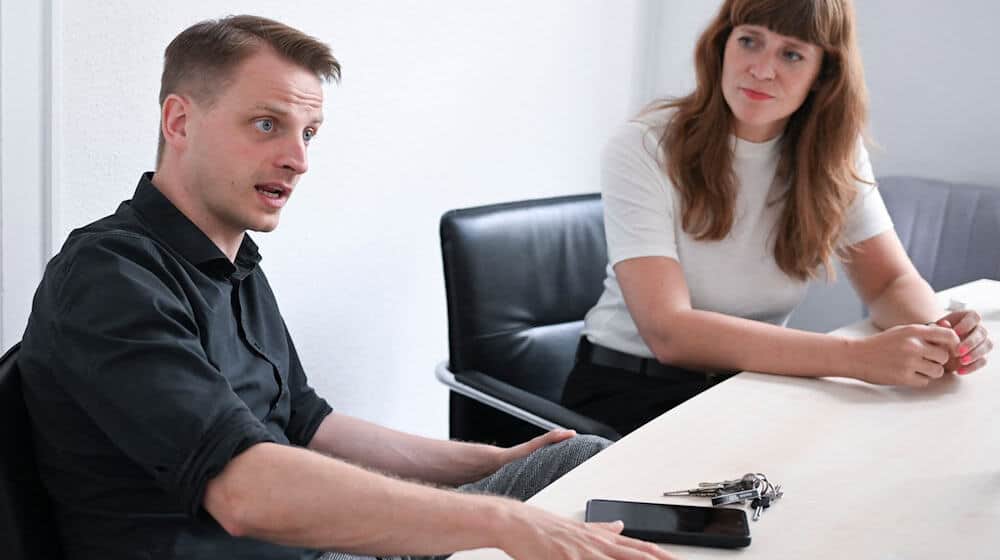 Die beiden Linken-Landesvorsitzenden Maximilian Schirmer und Kerstin Wolter werben für eine Kompromisslinie zum parteiinternen Gaza-Konflikt. (Archivbild) / Foto: Jens Kalaene/dpa