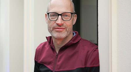 Meyerhoff hat bislang sechs Romane veröffentlicht. (Archivbild) / Foto: Jens Kalaene/dpa