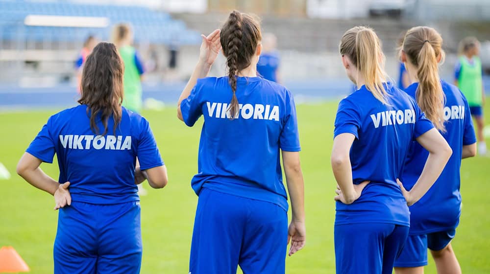 Die Fußballerinnen von Viktoria Berlin erhalten Unterstützung aus den Staaten. (Archiv) / Foto: Christoph Soeder/dpa