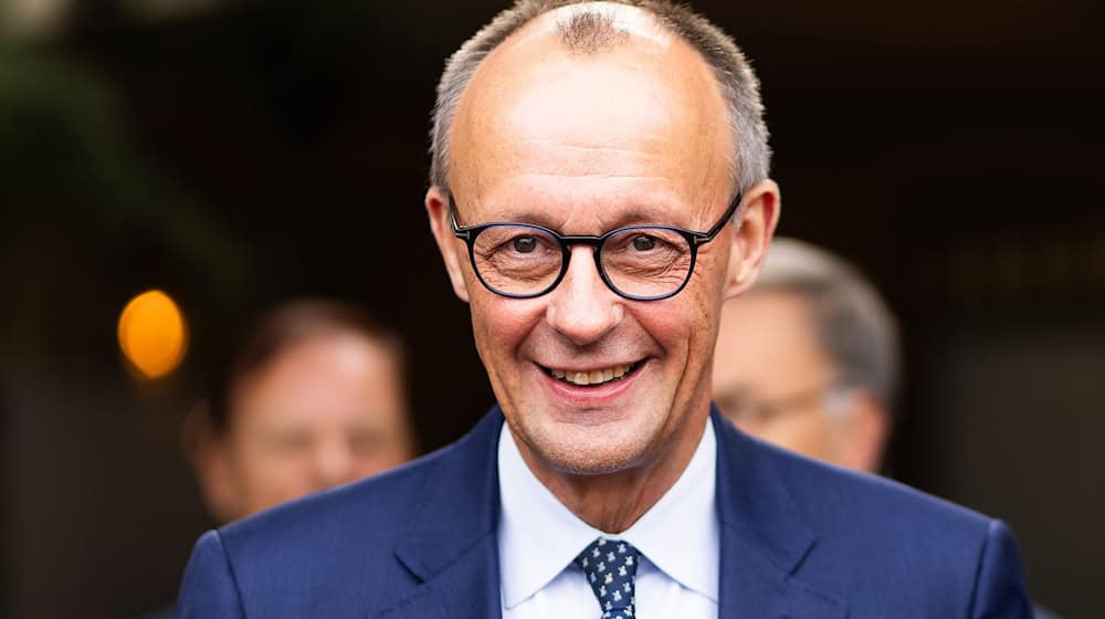 Bundeskanzler Merz sagt den Schutz jüdischen Lebens in Deutschland gegen den wachsenden Antisemitismus zu. / Foto: Philipp von Ditfurth/dpa