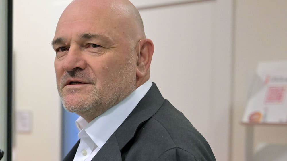 Brandenburgs BSW-Finanzminister Robert Crumbach schlägt ein Vermittlungsverfahren im Streit der Landtagsfraktion vor (Archivbild). / Foto: Michael Bahlo/dpa