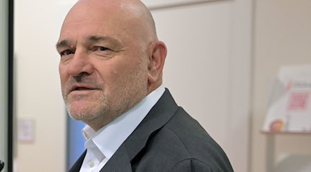 Brandenburgs BSW-Finanzminister Robert Crumbach schlägt ein Vermittlungsverfahren im Streit der Landtagsfraktion vor (Archivbild). / Foto: Michael Bahlo/dpa