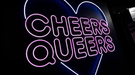 Der traditionsreiche queere Club Schwuz hat seine Schließung angekündigt. (Archivbild) / Foto: Christophe Gateau/dpa Der traditionsreiche queere Club Schwuz hat seine Schließung angekündigt. (Archivbild) / Foto: Christophe Gateau/dpa