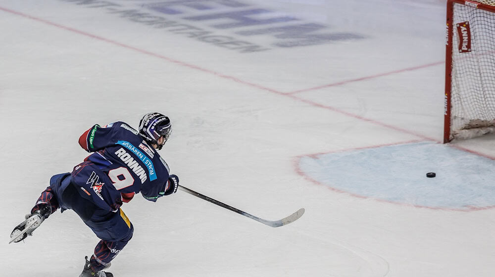 Ty Ronning muss in den kommenden Wochen aufs Toreschießen verzichten. (Archivbild) / Foto: Andreas Gora/dpa