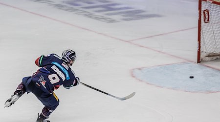 Ty Ronning muss in den kommenden Wochen aufs Toreschießen verzichten. (Archivbild) / Foto: Andreas Gora/dpa