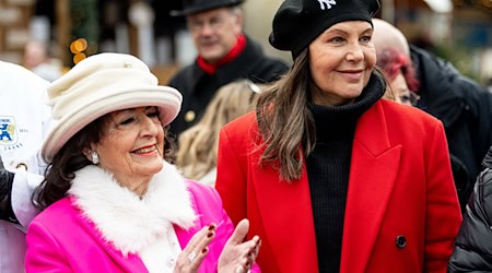 Natascha Ochsenknecht kam mit ihrer Mutter Bärbel Wierichs. / Foto: Fabian Sommer/dpa