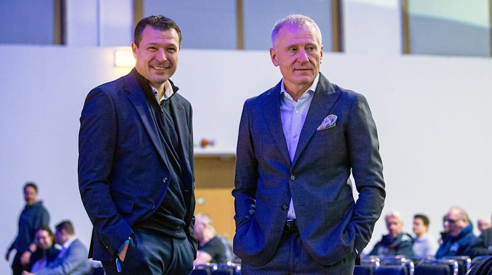 Görlich (r.) konnte die Hertha-Mitglieder begeistern. / Foto: Matthias Koch/Sportfoto Matthias Koch./dpa